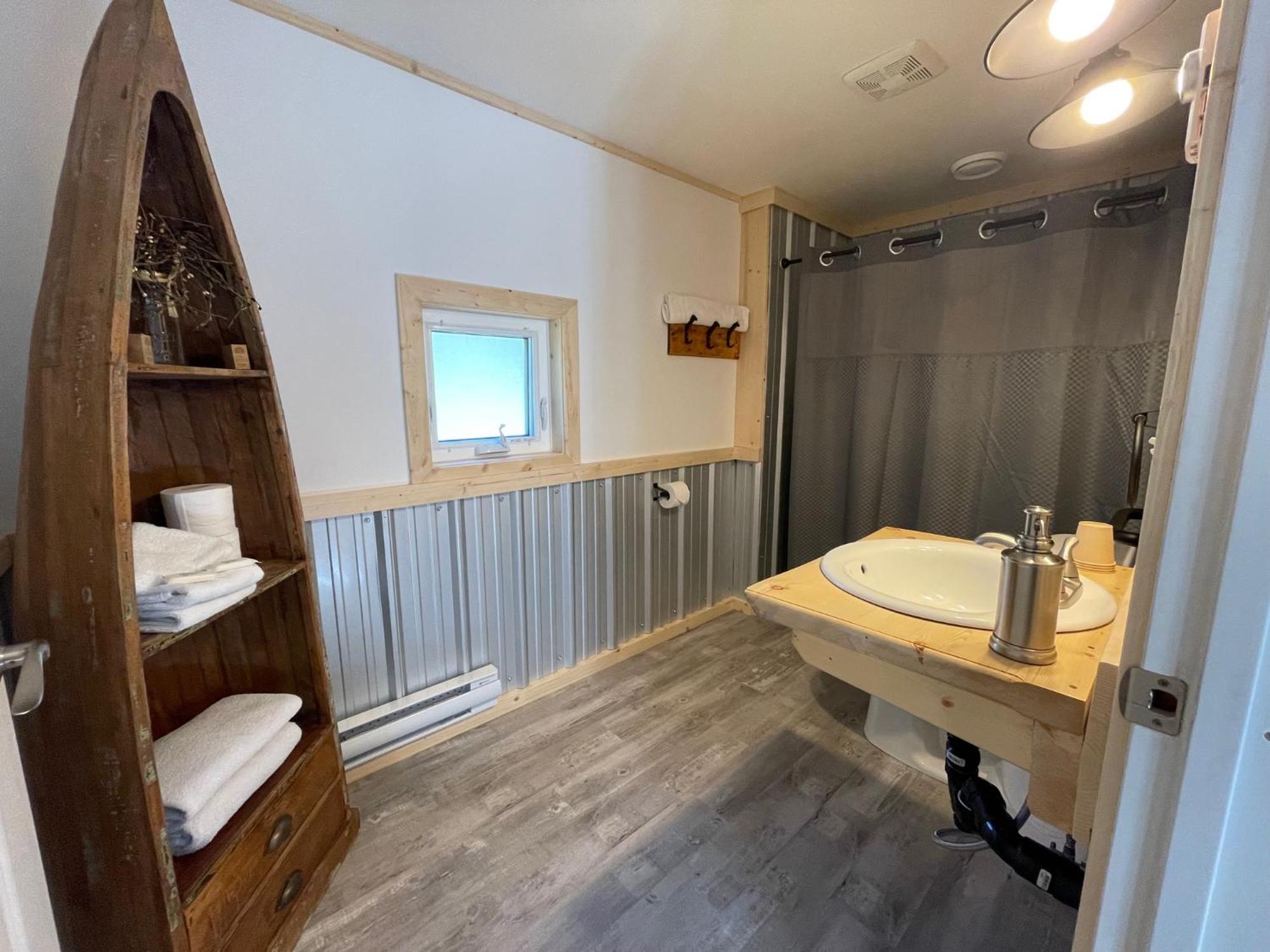 Mount Logan Ecolodge & Retreat Center Haines Junction Bagian luar foto