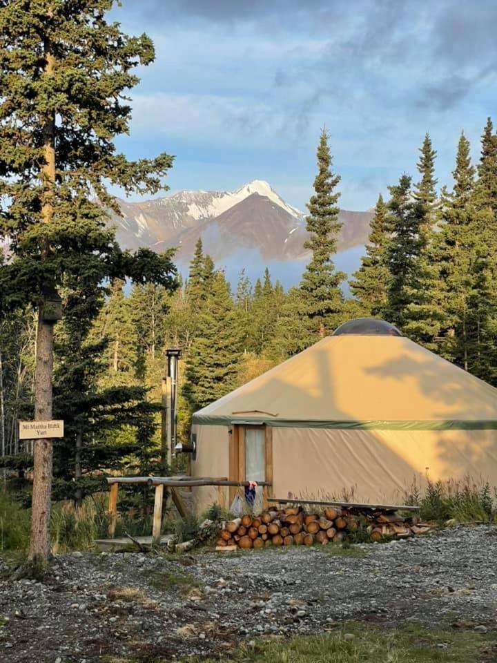 Mount Logan Ecolodge & Retreat Center Haines Junction Bagian luar foto