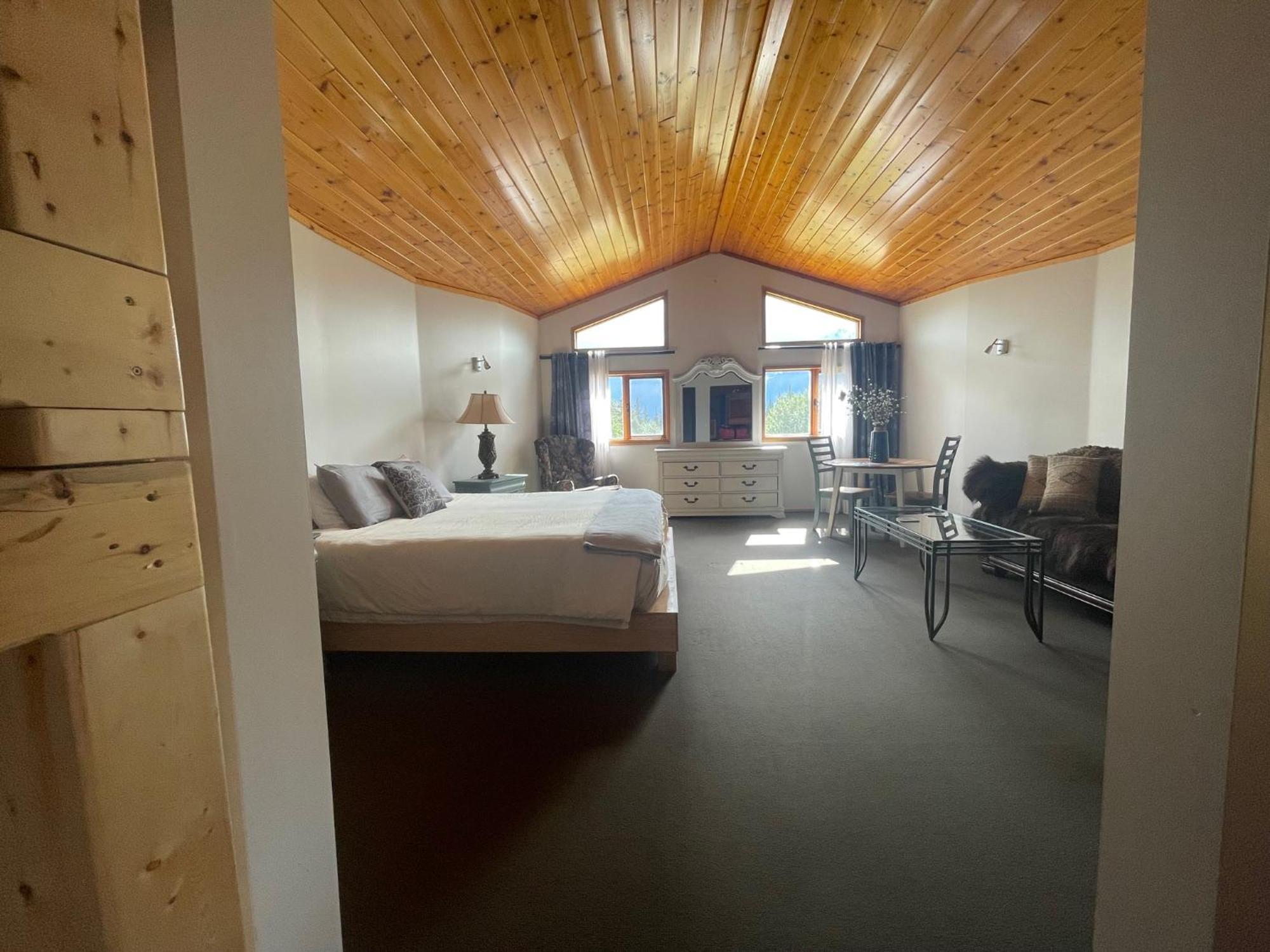 Mount Logan Ecolodge & Retreat Center Haines Junction Bagian luar foto