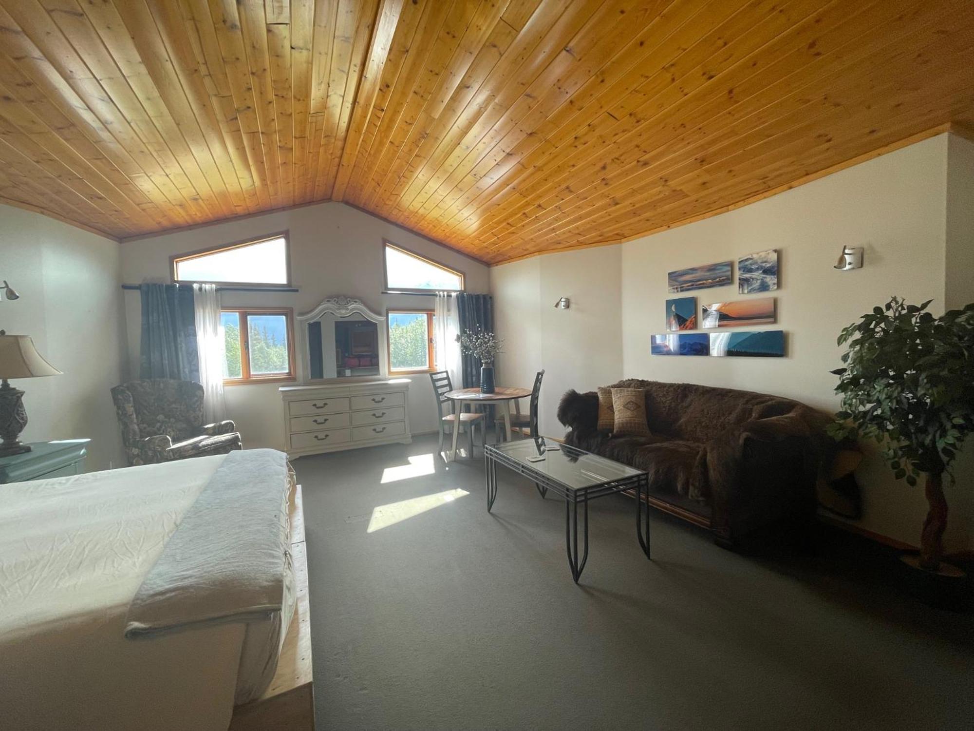 Mount Logan Ecolodge & Retreat Center Haines Junction Bagian luar foto