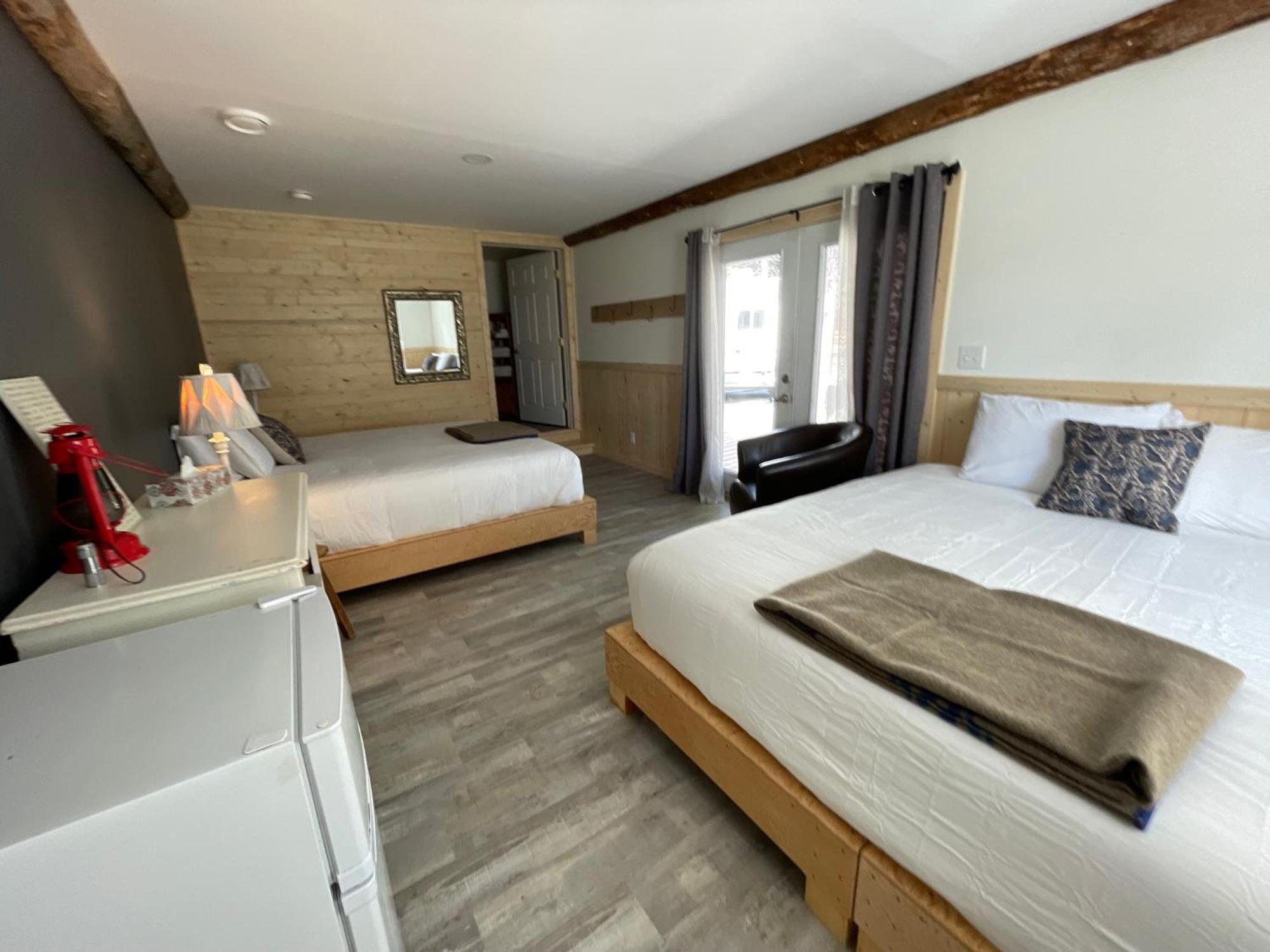 Mount Logan Ecolodge & Retreat Center Haines Junction Bagian luar foto