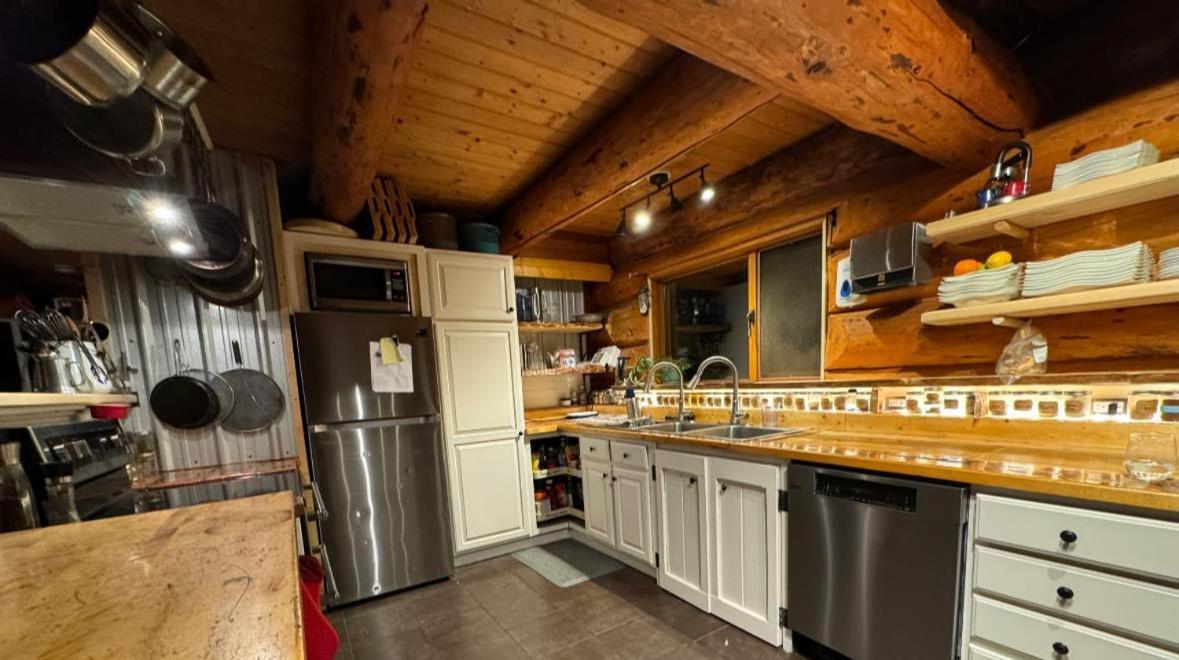 Mount Logan Ecolodge & Retreat Center Haines Junction Bagian luar foto