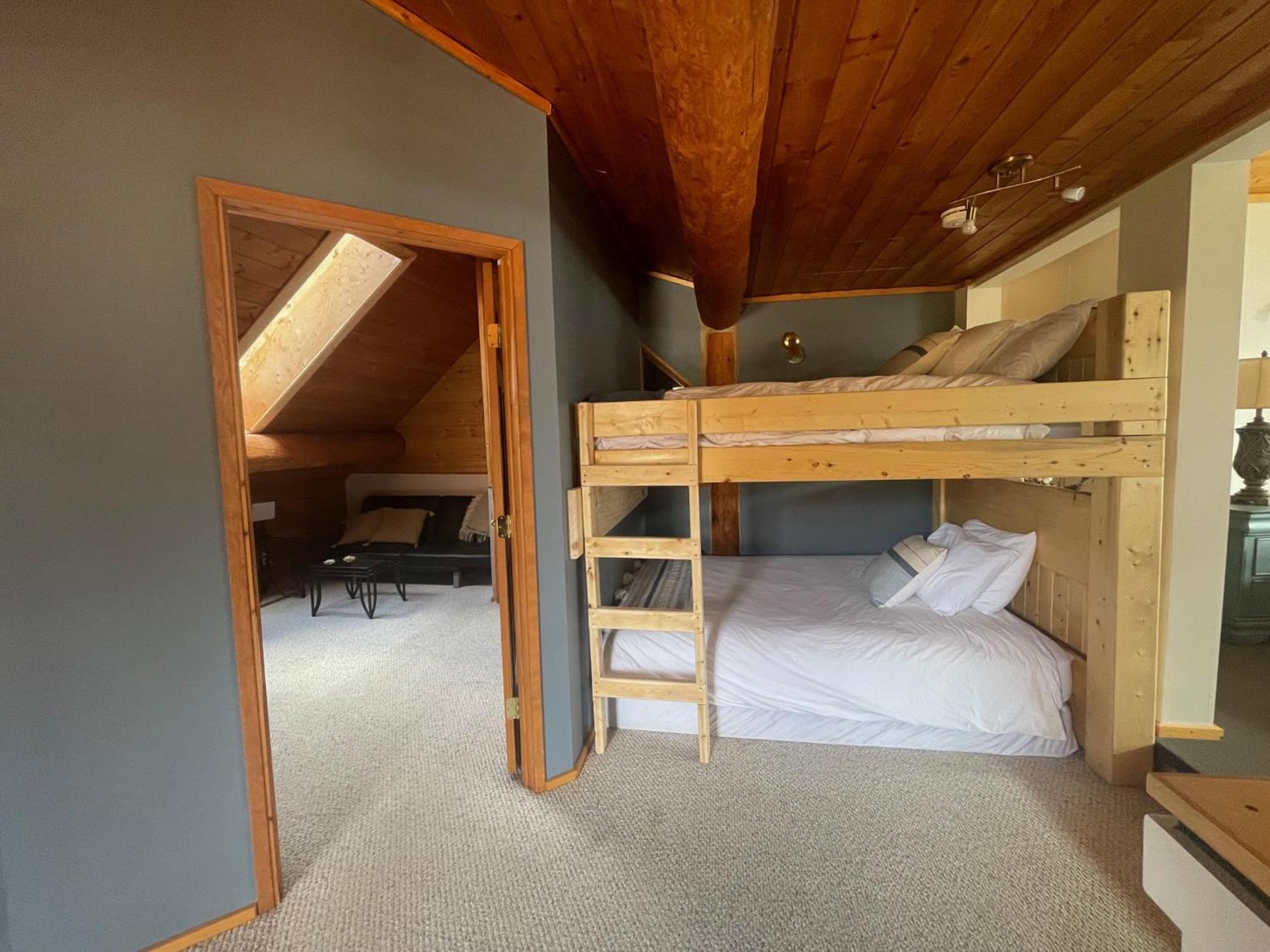 Mount Logan Ecolodge & Retreat Center Haines Junction Bagian luar foto