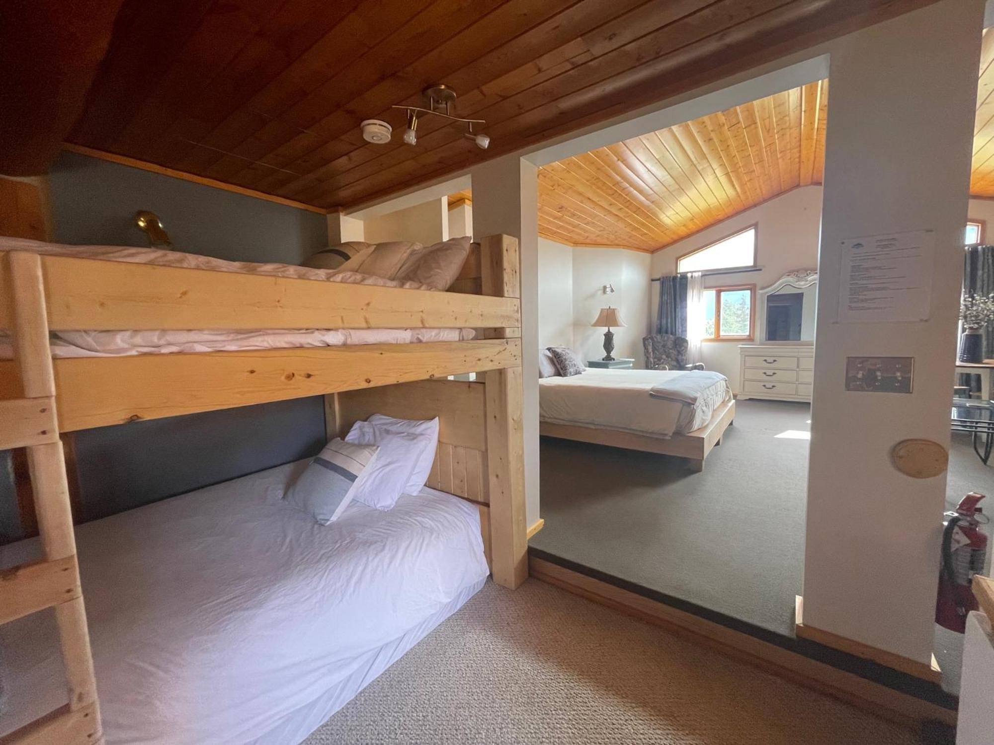 Mount Logan Ecolodge & Retreat Center Haines Junction Bagian luar foto